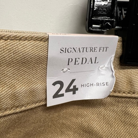 Lane Bryant Tan signature Fit High Rise Petal Capri Jeans Size 24 - Picture 5 of 8